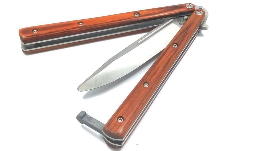Нож бабочка ручка. Нож бабочка деревянная рукоятка. Нож бабочка с деревянной ручкой. Нож бабочка деревяно с деревянной ручкой. Деревянные ручки для ножа бабочка.