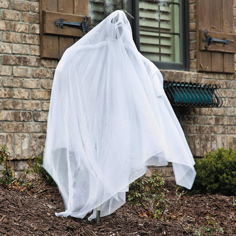 Fun Express - White Ghost Yard Stake W/Led Light for Halloween - Home Decor - Outdoor - Yard Art - Halloween - 1 Piece