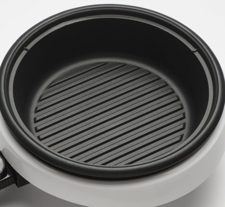 Aroma Housewares ASP-137 3-Quart/10-inch 3-in-1 Super Pot with Grill Plate, White/Black - $35.95