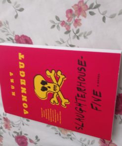 Slaughterhouse-Five: A Novel (Modern Library 100 Best Novels) Paperback, Illustrated 7 61rrbP6i3yL