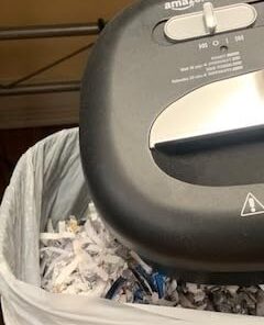 Amazon Basics 8 Sheet Cross Cut Paper and Credit Card Shredder with 4.1 Gallon Bin, Black 29 31F7n6mSsRL