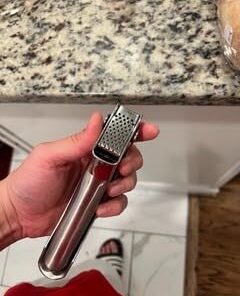 Kuhn Rikon Epicurean Garlic Press, Stainless Steel, 6.5 x 1 x 1.5 inches, Silver 30 31NngndcjUL