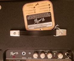 Fender Rumble 25 V3 Bass Amp for Bass Guitar, Bass Combo, 25 Watts, with 2-Year Warranty 8 Inch Speaker, with Overdrive Circuit and Mid-Scoop Contour Switch 25 watt Amp only 27 31UUMRCVZ9L