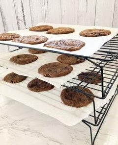 Wilton Excelle Elite 3-Tier Cooling Rack for Cookies, Cake and More - Cool Batches of Cookies, Cake Layers or Finger Foods, Black 63 31V77YIuKjL