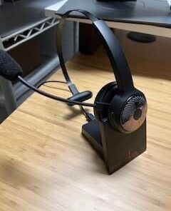 LEVN Bluetooth 5.0 Headset, Wireless Headset with Microphone (AI Noise Cancelling), 35Hrs Bluetooth Headphones with USB Dongle for PC, Suitable for Remote Work/Call Center/Zoom/Online Class/Trucker LE-HS010 Superior 29 31Ww0YglZL