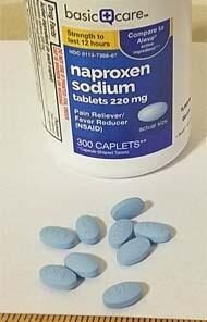 Amazon Basic Care Naproxen Sodium Tablets 220 mg, Pain Reliever/Fever Reducer (NSAID), Muscular Aches, Backache, Headache, Toothache, Minor Arthritis Pain Relief and More, 300 Count Pain Reliever/Fever Reliever 300 Count (Pack of 1) 24 31nfH57A5L
