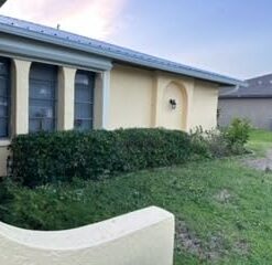 BLACK+DECKER Hedge Trimmer with Saw, 20-Inch, Corded (BEHTS300),Orange 13 31tO8Bb1UtL