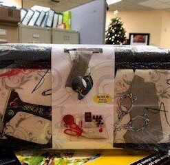 SINGER 07281 Vintage Sewing Basket with Sewing Kit Accessories, 10.5" long x 8" wide x 6" high. 62 416uOcciCSL