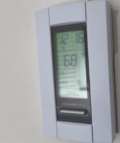 Honeywell TL8230A1003 Line Volt Thermostat 240/208 VAC 7 Day Programmble 16 41DS63Om RL