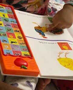 World of Eric Carle, Around the Farm 30-Button Animal Sound Book - Great for First Words - PI Kids 22 41cJNIxj1L