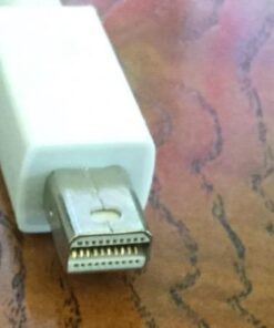 Amazon Basics Mini DisplayPort to VGA Monitor Adapter, White 1-Pack 33 41dJLJez5sL