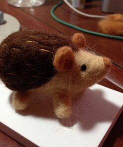 DIMENSIONS 72-73803 Hedgehog Felt Animals Needle Felting Kit, 3.5'' x 2'' 3.5'' x 2'' 32 51Aex4VoQEL
