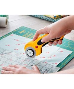 OLFA 45mm Ergonomic Rotary Cutter (RTY-2/DX) - Rotary Fabric Cutter w/ Blade Cover & Squeeze Trigger for Quilting, Sewing, Crafts, Replacement Blade: OLFA RB45-1H 37 51CK5vAxyEL