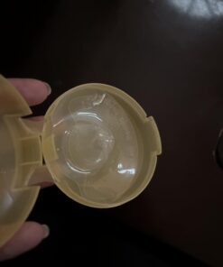 Medela Contact Nipple Shield for Breastfeeding, 24mm Medium Nippleshield, For Latch Difficulties or Flat or Inverted Nipples, 2 Count with Carrying Case, Made Without BPA Shields with Case 2 Count (Pack of 1) 24 51CqTSYQ4JL