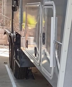 Meguiar's M6732 Marine/RV One Step Compound - Marine and RV Restorer That Removes Heavy Oxidation and Scratches While Restoring Gloss - 32 Oz One-Step Compound (32 Oz) 41 51QsgJEw2NL