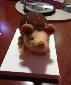 DIMENSIONS 72-73803 Hedgehog Felt Animals Needle Felting Kit, 3.5'' x 2'' 3.5'' x 2'' 35 51eHkskvqL
