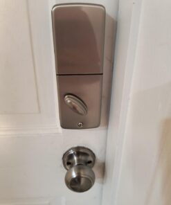 Kwikset 92640-001 Contemporary Electronic Keypad Single Cylinder Deadbolt with 1-Touch Motorized Locking, Satin Nickel, 8 x 4 x 6 29 51f6M3bc52L