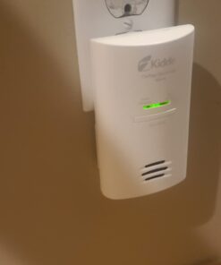 Kidde Carbon Monoxide Detector, Plug In Wall with AA Battery Backup, Test-Hush Button 40 51j90zbE5gL