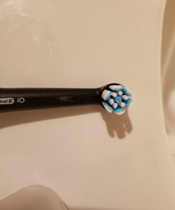 Oral-B iO Series 3 Limited Rechargeable Electric Powered Toothbrush, Black with 2 Brush Heads and Travel Case - Visible Pressure Sensor to Protect Gums - 3 Modes - 2 Minute Timer 44 51lenYbtrjL