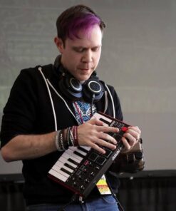 Akai Professional MPK Mini MKII – 25 Key USB MIDI Keyboard Controller With 8 Drum Pads, 8 Assignable Q-Link Knobs and Pro Software Suite Included Red 43 51qOyEfT23L