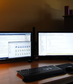 Dell UltraSharp U2412M 24-Inch Screen LED-Lit Monitor, Black One Monitor 36 51vwdh0fvWL