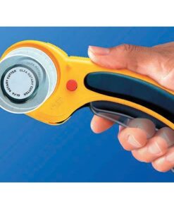 OLFA 45mm Ergonomic Rotary Cutter (RTY-2/DX) - Rotary Fabric Cutter w/ Blade Cover & Squeeze Trigger for Quilting, Sewing, Crafts, Replacement Blade: OLFA RB45-1H 35 51xukO i7SL