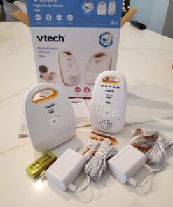VTech DM111 Upgraded Audio Baby Monitor. 1 Parent Unit with Rechargeable Battery, Best-in-Class Long Range, Digital Wireless Transmission, Crystal-Clear Sound, Plug & Play, Sound Indicator & Alerts Audio Monitor with 1 Parent Unit 41 611SSCIkVsL