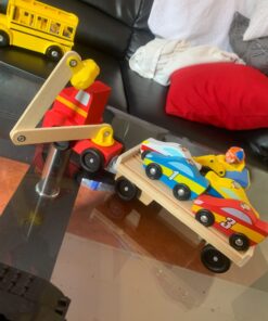 Melissa & Doug Magnetic Car Loader Wooden Toy Set With 4 Cars and 1 Semi-Trailer Truck - Crane Wooden Toy, Vehicle Toys For Kids Ages 3+ 39 613p9h89q0L