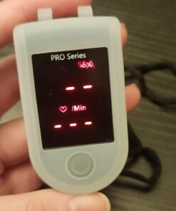 Zacurate Pro Series 500DL Fingertip Pulse Oximeter Blood Oxygen Saturation Monitor with Silicone Cover, Batteries and Lanyard (Royal Black) 36 614dPXFLTsL