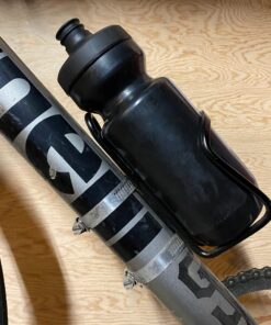 USHAKE Water Bottle Cages, Basic MTB Bike Bicycle Alloy Aluminum Lightweight Water Bottle Holder Cages Brackets(2 Pack- Drilled Holes Required) Black 29 615Bw2O8HhL