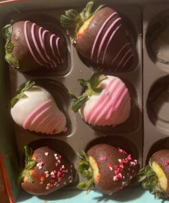 A Gift Inside The Original Love Berries Dipped Strawberries - 12 Berries 12 Love Berries Original 35 615YX1HfHlL