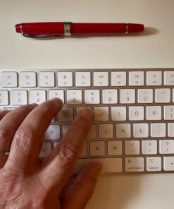 Apple Magic Keyboard: Wireless, Bluetooth, Rechargeable. Works with Mac, iPad, or iPhone; US English - White 26 616WlTyBykL