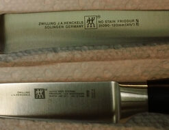 Zwilling J.A. Henckels Twin Four Star 4-Inch High-Carbon Stainless-Steel Paring Knife Black/Stainless Steel 19 616oa7GgDuL