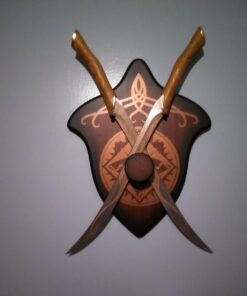 UNITED CUTLERY Lord of the Rings Fighting Knives of Legolas Greenleaf – Officially Licensed, Sharp Stainless Steel Blades, Metal Guard and Pommel – Detailed Replicas for LOTR Fans - 22 3/8” Overall 18 618cWGtj6sL