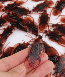 Cooplay 20PCS - Fake Roaches Prank - Cockroach Bugs Look Real Black Red 21 619ZNKAYF2L