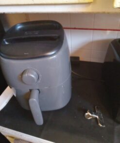 Amazon Basics Rectangular 6-Outlet Surge Protector Power Strip, 6-Foot Long Cord, 790 Joule - Black 1-Pack 24 61DoTfkv4pL