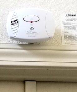 First Alert CO605 Plug-In Carbon Monoxide Detector with Battery Backup , White 1-Pack Alarm 26 61EGcz8AsbL