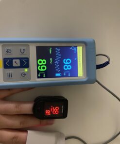 Zacurate Pro Series 500DL Fingertip Pulse Oximeter Blood Oxygen Saturation Monitor with Silicone Cover, Batteries and Lanyard (Royal Black) 43 61G7aMmIdxL