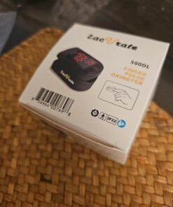 Zacurate Pro Series 500DL Fingertip Pulse Oximeter Blood Oxygen Saturation Monitor with Silicone Cover, Batteries and Lanyard (Royal Black) 42 61ICb5xLkzL