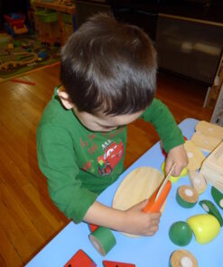 Melissa & Doug Cutting Food - Play Set With 25+ Hand-Painted Wooden Pieces, Knife, and Cutting Board - Pretend Play Kitchen Fruit Toys For Toddlers And Kids Ages 3+ Retail Version Play Food Set 44 61K8S2xUfKL