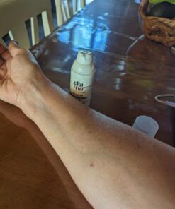 EltaMD UV Clear Face Sunscreen, SPF 46 Oil Free Sunscreen with Zinc Oxide, Protects and Calms Sensitive Skin and Acne-Prone Skin, Lightweight, Silky, Dermatologist Recommended, 1.7 oz Pump 33 61LWCF q30L