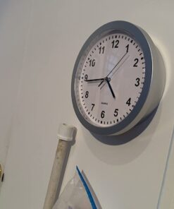 Clock Safe:10-Inch Battery-Operated Analog Clock with Hidden Wall Safe for Jewelry, Cash, Valuables, and More by Trademark Home (Silver) 40 61MTRtIK2wL