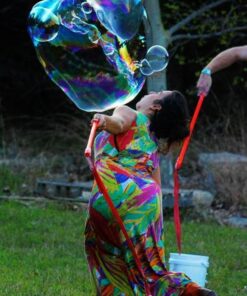 The Original Giant Bubble Wand Makes The World's Longest Bubbles, Over 36 feet Long, Includes 2.7 Gallons of Giant Bubble Solution, Non-Toxic Certified 27 61NcAmfsdTL