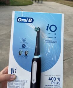 Oral-B iO Series 3 Limited Rechargeable Electric Powered Toothbrush, Black with 2 Brush Heads and Travel Case - Visible Pressure Sensor to Protect Gums - 3 Modes - 2 Minute Timer 62 61R3oHOOgsL