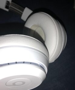 Beats Solo3 Wireless On-Ear Headphones - Apple W1 Headphone Chip, Class 1 Bluetooth, 40 Hours of Listening Time - Gloss White (Previous Model) 24 61V4Pt39tRL