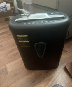 Amazon Basics 8 Sheet Cross Cut Paper and Credit Card Shredder with 4.1 Gallon Bin, Black 30 61VHqEjUTxL