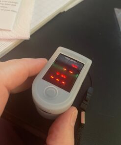 Zacurate Pro Series 500DL Fingertip Pulse Oximeter Blood Oxygen Saturation Monitor with Silicone Cover, Batteries and Lanyard (Royal Black) 41 61WDsQg6BL