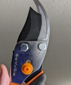 Fiskars Bypass Pruning Shears 5/8” Garden Clippers - Plant Cutting Scissors with Sharp Precision-Ground Steel Blade Bypass Pruner 34 61XC3mvvg7L