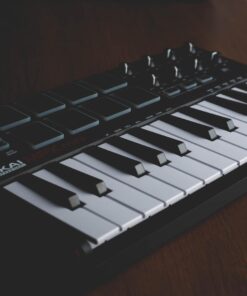 Akai Professional MPK Mini MKII – 25 Key USB MIDI Keyboard Controller With 8 Drum Pads, 8 Assignable Q-Link Knobs and Pro Software Suite Included Red 47 61XESTjSNSL