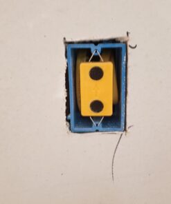 Calculated Industries 8105 Blind Mark Drywall Electrical Box Locator Tool – Powerful Rare-Earth Magnetic Targets (3) and Locator Kit 3 Targets + Case 47 61XPlm7hl3L